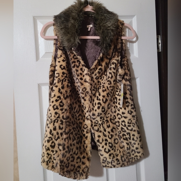 NWT Reba leopard print Vest with detachable collar - Picture 2 of 6